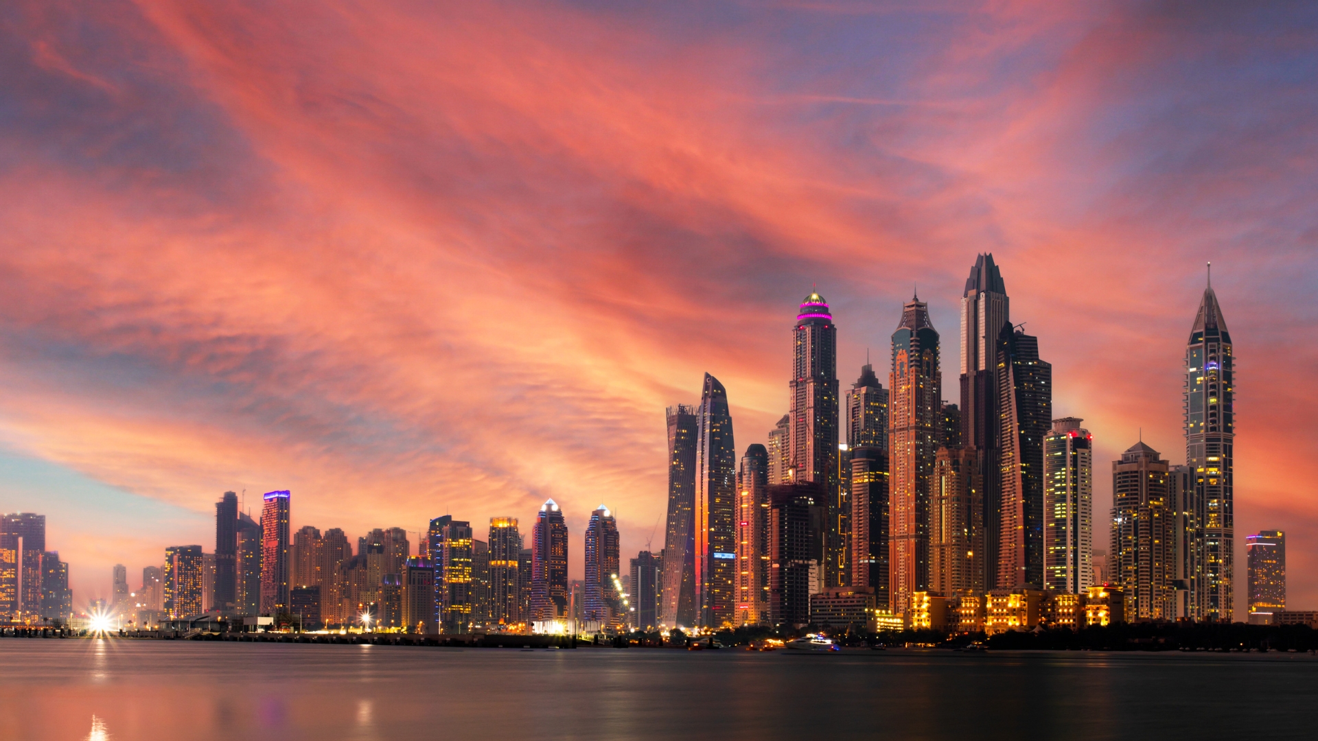 Dubaj panorama při západu slunce